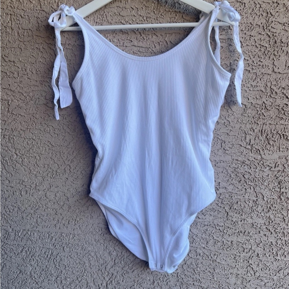 Old Navy Women's White Ribbed Tie Strap